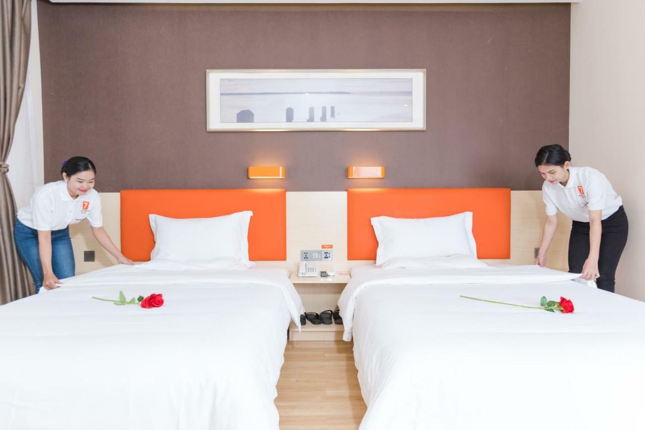 7 Days Premium Hotel Phnom Penh Bagian luar foto